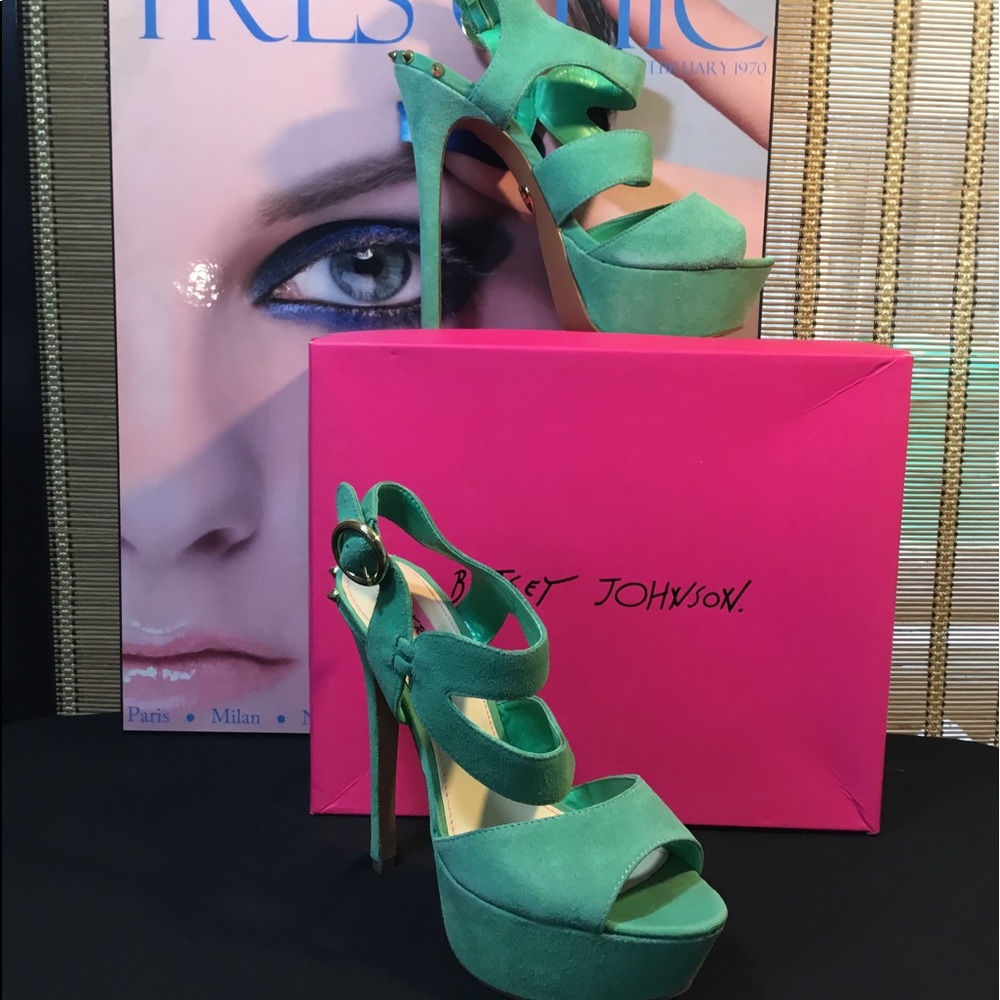 Betsey Johnson “ENDALL” Mint Green Platform Heels - Picture 1 of 8